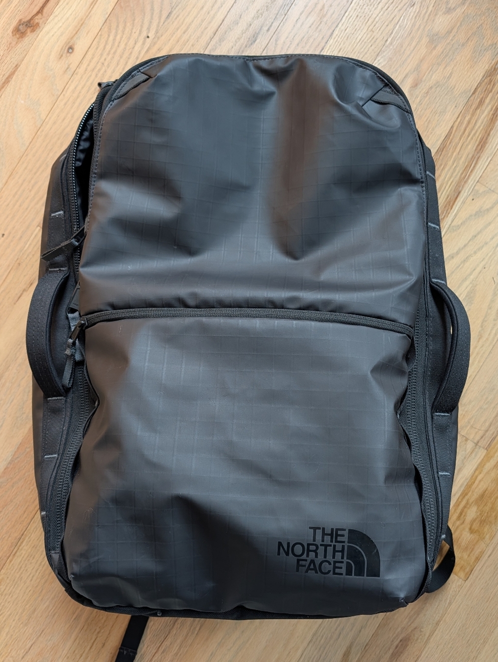 The North Face Base Camp Voyager Travel Pack Black, 35L